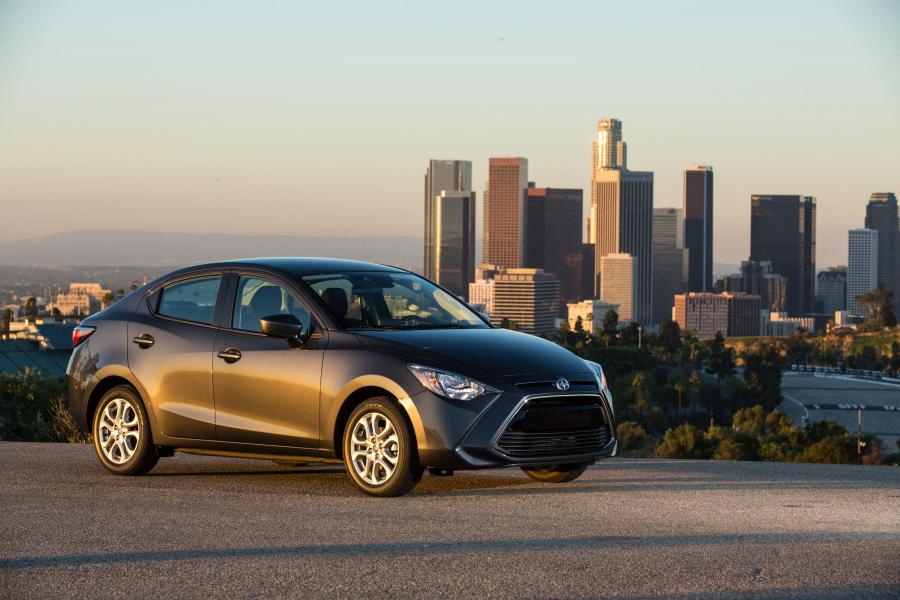  Scion iA 2015 года  (фото 10 из 31)